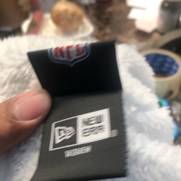 New Era NFL Seattle Seahawks Women’s Promo Beanie Knit Cap Winter Pom Hat Sz One - Picture 7 of 10